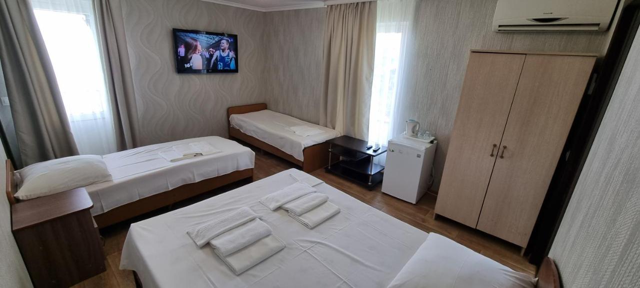 Ривер Гагра Hotel Екстериор снимка