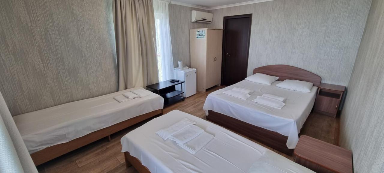 Ривер Гагра Hotel Екстериор снимка