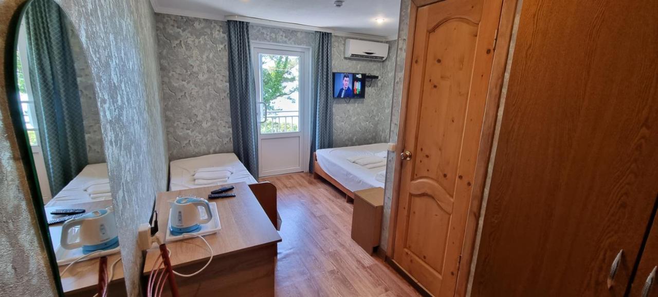 Ривер Гагра Hotel Екстериор снимка